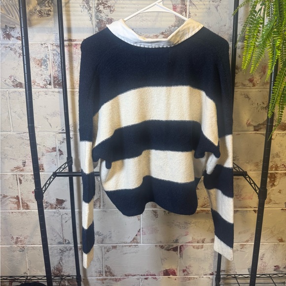 American Eagle Outfitters Navy and Cream Women's Crop Sweater - Picture 6 of 7